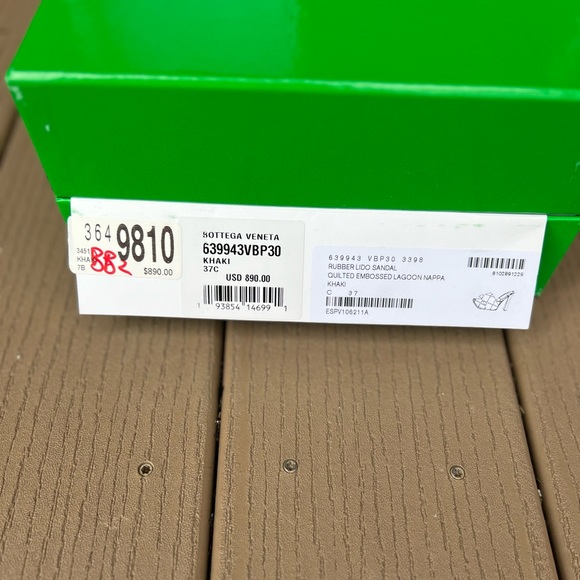 BOTTEGA VENETA RUBBER LIDO SANDAL
QUILTED EMBOSSED LAGOON NAPPA mule heels - Picture 6 of 7